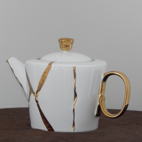 Piccole Ore Porcelain Teapot w/ Lid White Gold Trims New - Picture 6 of 11
